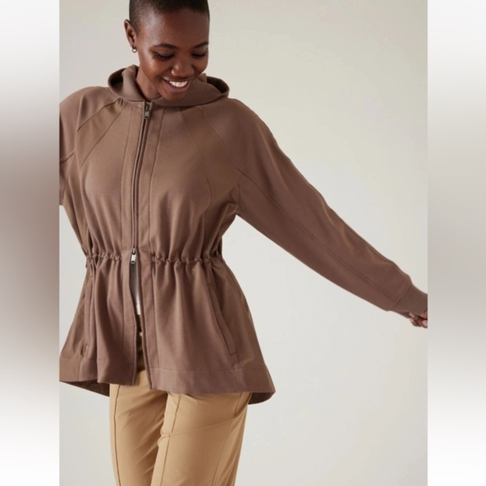 Athleta Triumph Hybrid Jacket in Rustic Beige Size Extra Large